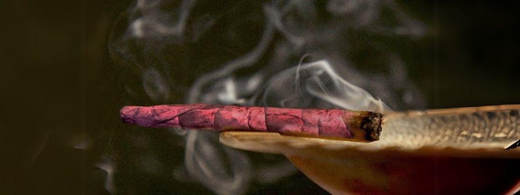 How to Roll a Rose Petal Blunt How to Roll a Rose Petal Blunt